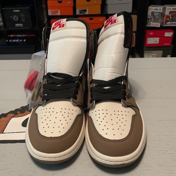 Travis Scott x Air Jordan 1 High UA - Picture 3 of 5